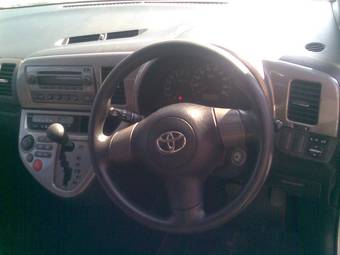 2003 Toyota Wish Photos