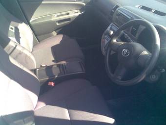 2003 Toyota Wish Pictures