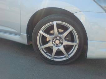 2003 Toyota Wish Photos