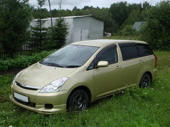 2003 Toyota Wish Pictures