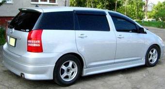 2003 Toyota Wish Pictures