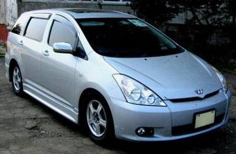 2003 Toyota Wish Photos