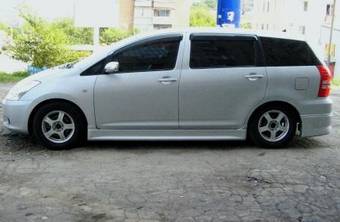 2003 Toyota Wish Photos