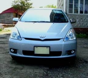 2003 Toyota Wish Pictures