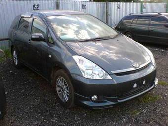 2003 Toyota Wish Images