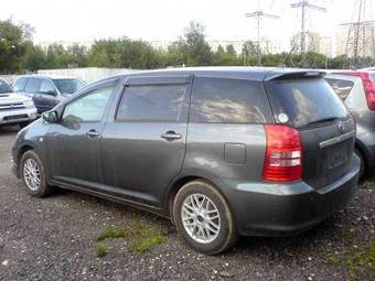 2003 Toyota Wish Pics