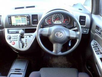 2003 Toyota Wish Pictures