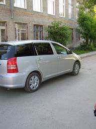 2003 Toyota Wish Photos