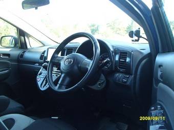 2003 Toyota Wish Photos