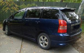 2003 Toyota Wish Photos