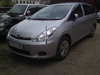 2003 Toyota Wish Photos