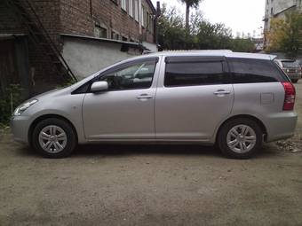 2003 Toyota Wish Pictures