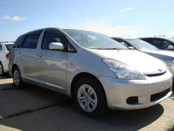 2003 Toyota Wish Photos