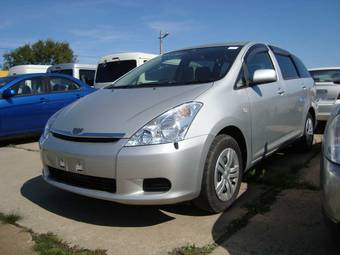 2003 Toyota Wish Pictures