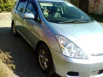 2003 Toyota Wish Photos