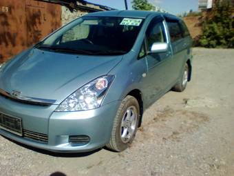 2003 Toyota Wish Photos