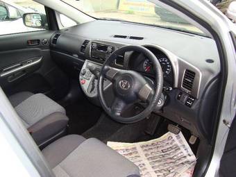 2003 Toyota Wish Photos