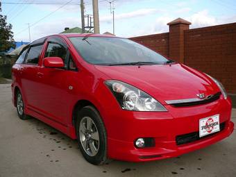 2003 Toyota Wish Photos