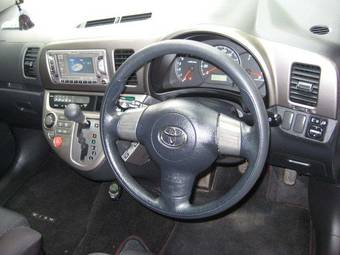 2003 Toyota Wish Photos