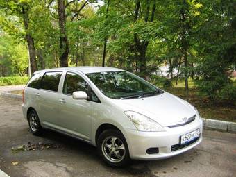 2003 Toyota Wish Wallpapers