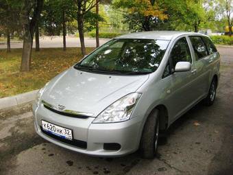 2003 Toyota Wish Images