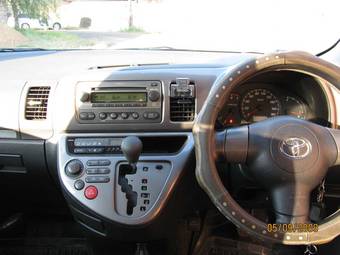 2003 Toyota Wish Photos