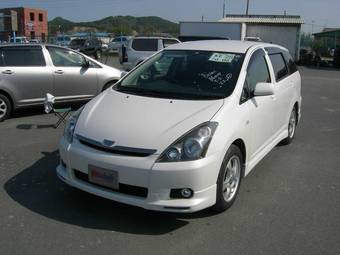 2003 Toyota Wish Photos