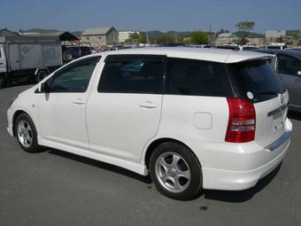 2003 Toyota Wish Photos