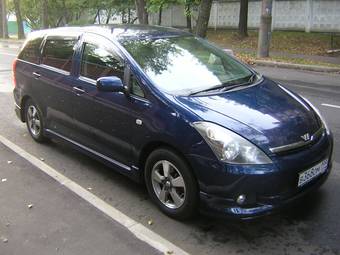 2003 Toyota Wish Photos