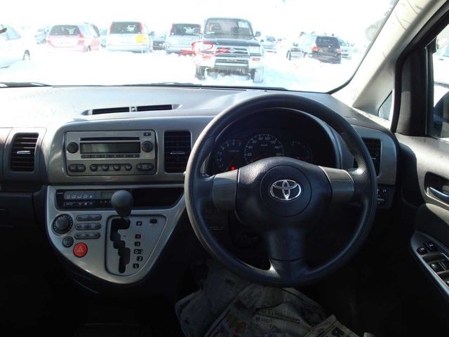 2004 Toyota Wish