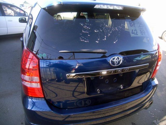 2004 Toyota Wish