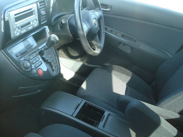 2004 Toyota Wish