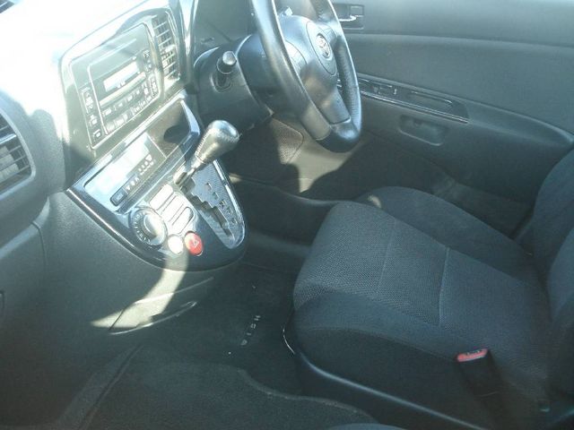 2004 Toyota Wish