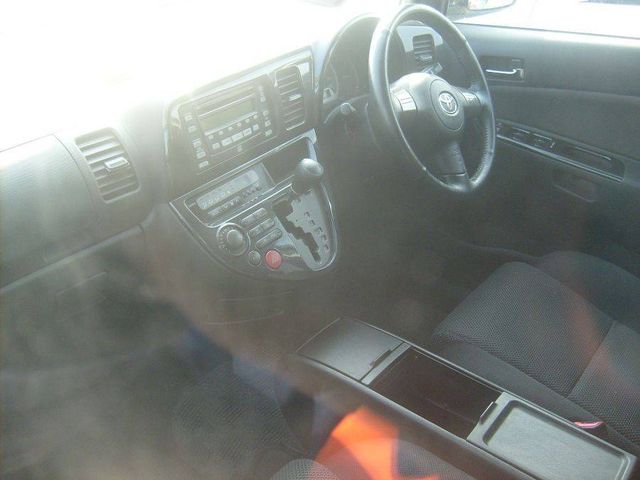 2004 Toyota Wish