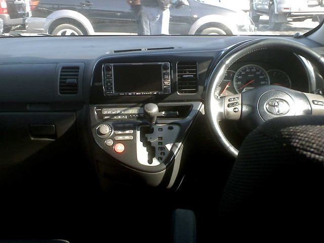 2004 Toyota Wish