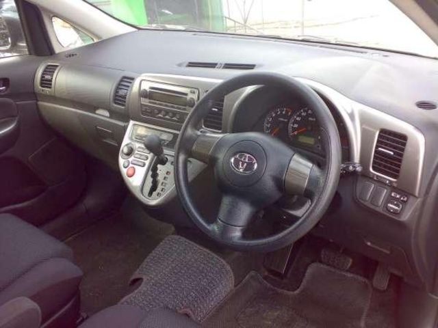 2004 Toyota Wish