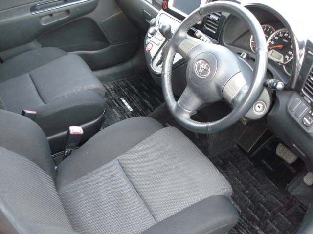 2004 Toyota Wish
