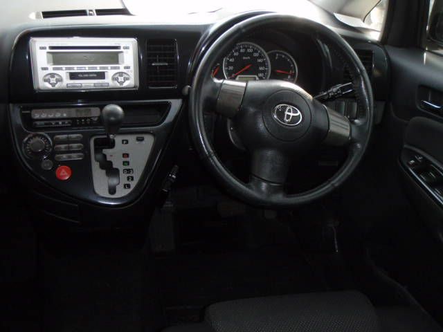2004 Toyota Wish