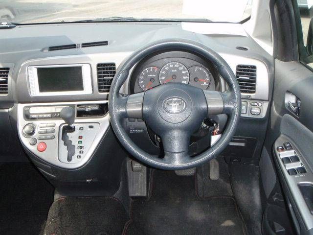 2004 Toyota Wish