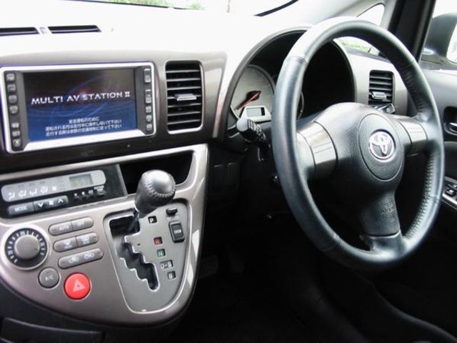 2004 Toyota Wish