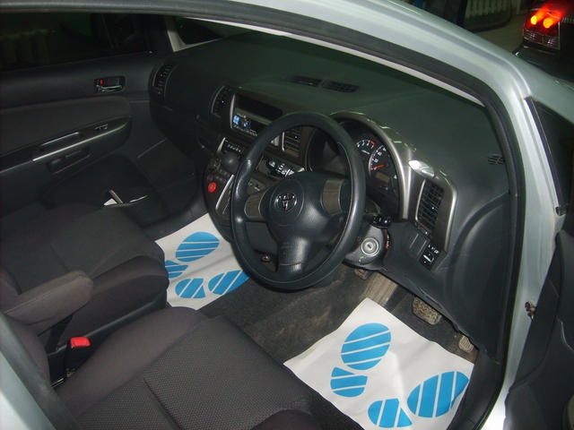 2004 Toyota Wish