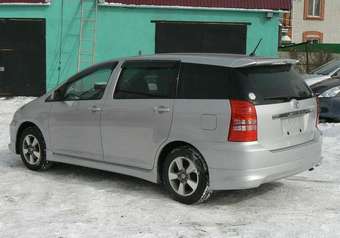 2004 Toyota Wish Photos