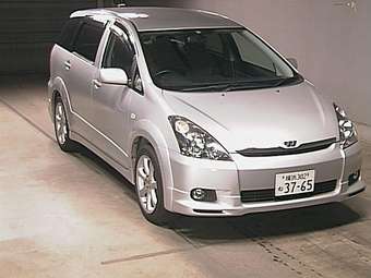 2004 Toyota Wish Photos