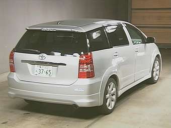 2004 Toyota Wish Photos