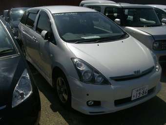 2004 Toyota Wish Pictures