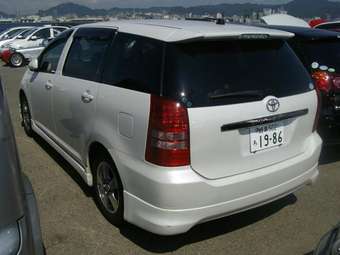 2004 Toyota Wish Photos