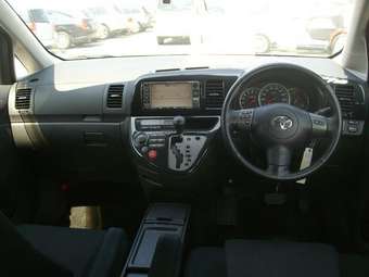 2004 Toyota Wish Pictures