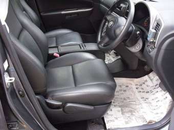 2004 Toyota Wish Pictures