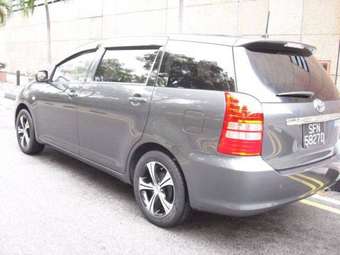 2004 Toyota Wish Photos