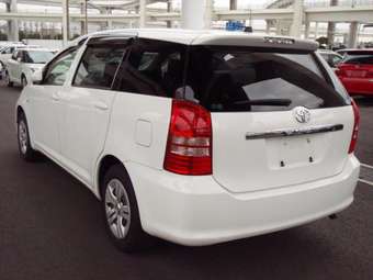 2004 Toyota Wish Pictures